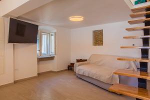 Postel nebo postele na pokoji v ubytování Apartmani Kraj mora