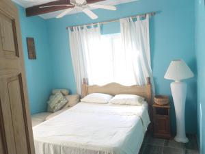 Voodi või voodid majutusasutuse A Private Room in Paradise, Vieux Fort toas