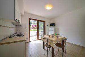 A kitchen or kitchenette at Residence Palm Beach