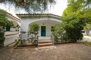 A garden outside Residence Palm Beach