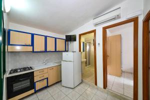 A kitchen or kitchenette at Residence Palm Beach