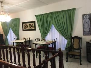 Posezení v ubytování Cloud Inn Kandy Homestay - Kandy Perahera 2025