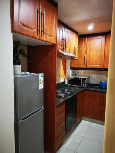 A kitchen or kitchenette at Durban Beach Getaway - Summersands, Inverter for load shedding, free wifi & free Parking