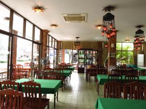 Restoran atau tempat lain untuk makan di Sirin Hotel Hua Hin