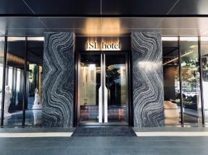 Muka bangunan atau pintu masuk JSL hotel