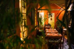 מסעדה או מקום אחר לאכול בו ב-Tsara Guest House