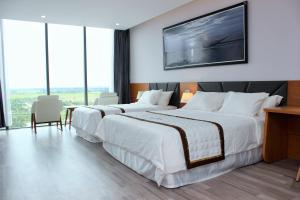 Postel nebo postele na pokoji v ubytování SKY HOTEL