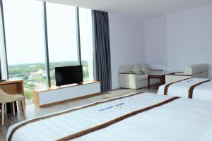 TV a/nebo společenská místnost v ubytování SKY HOTEL