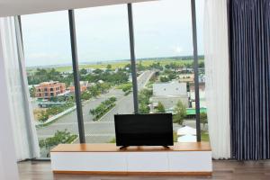 TV a/nebo společenská místnost v ubytování SKY HOTEL