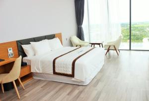 Postel nebo postele na pokoji v ubytování SKY HOTEL