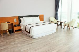 Postel nebo postele na pokoji v ubytování SKY HOTEL