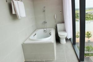 Koupelna v ubytování SKY HOTEL