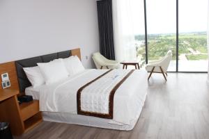 Postel nebo postele na pokoji v ubytování SKY HOTEL