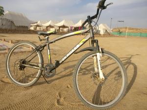 Ciclism la sau în apropiere de Savi Camps Jaisalmer