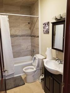 Kylpyhuone majoituspaikassa Downtown Cheyenne