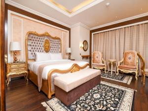 Postel nebo postele na pokoji v ubytování Ras Al Khaimah Hotel