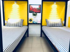 Postel nebo postele na pokoji v ubytování Friendly House Homestay