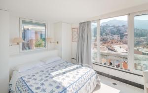 Postel nebo postele na pokoji v ubytování Miramare Hotel