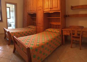 a room with two beds and a table and a tableablish at villamorus in Santa Maria la Palma