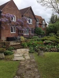 Gallery image of The Old Farmhouse in Windsor