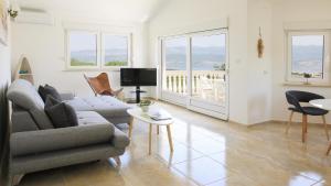Posezení v ubytování Seaview Villa Anita with Two Apartments and private Pool