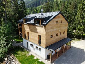 an overhead view of a house with a metal roof at Chata Tatransky Medved in Demanovska Dolina