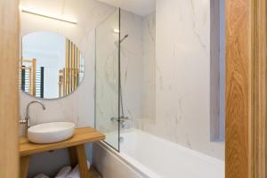 A bathroom at Vilana White Elegant Villa