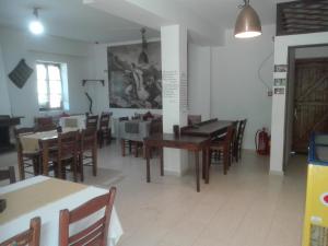 a dining room with a table and some chairs and a table at XENONAS SOULIOU in Samonída