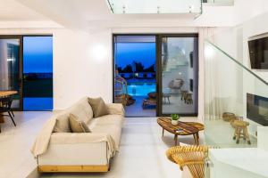 The swimming pool at or close to Vilana White Elegant Villa