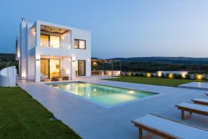 The swimming pool at or close to Vilana White Elegant Villa
