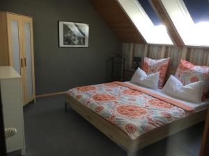 a bedroom with a large bed with a skylight at Ferienwohnung Größing in Finkenstein