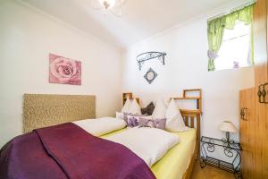 a bedroom with two beds and a window at Laubgassl in Mörbisch am See +37 photos