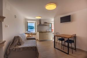 Kuchyň nebo kuchyňský kout v ubytování Apartmani Kraj mora
