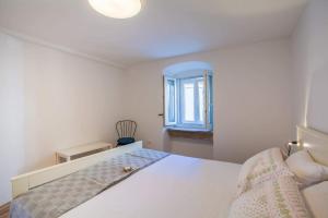 Postel nebo postele na pokoji v ubytování Apartmani Kraj mora