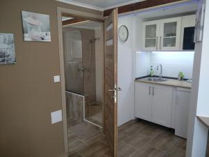 Ένα μπάνιο στο Füred Apartmanház +57 φωτογραφίες