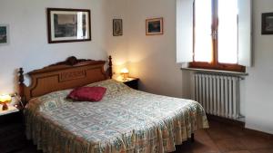 MarciallaにあるRipabuiaのベッドルーム1室(赤い袋付きのベッド1台付)