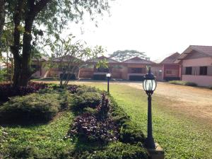 Zahrada ubytování โพธิ์ทองริมทุ่ง Pothong Rimtung Hotel