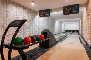 a bowling alley with balls on the lanes at Leśny Dwór in Sulęczyno