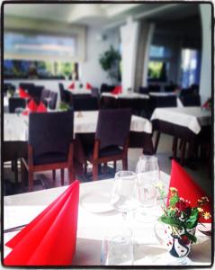 A restaurant or other place to eat at DaCapo Rooms