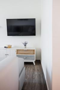 TV a/nebo společenská místnost v ubytování Ktima Fabiatos