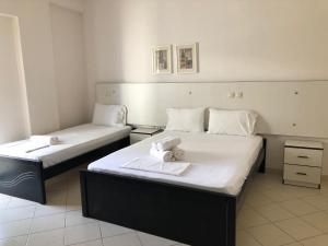 
A bed or beds in a room at Rondos Hotel
