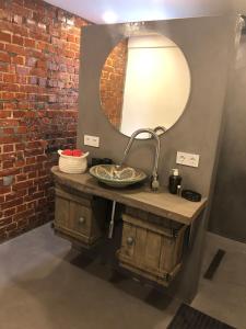 a bathroom with a sink and a mirror at Ferienhaus Paradiso in Kirchheim unter Teck