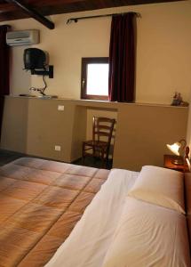 A bed or beds in a room at Agriturismo Al Casale