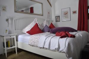 En eller flere senge i et værelse på Romantisches Bed&Breakfast Apfelstern