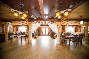 Restaurace v ubytování Комплекс відпочинку Пампушка & Подушка