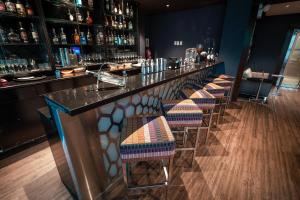 a bar with a row of stools in a room at Wyndham Costa del Sol Chiclayo in Chiclayo