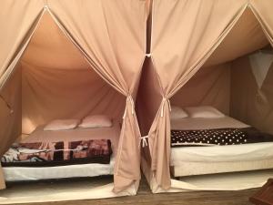 Postel nebo postele na pokoji v ubytování Camping Le Canoë