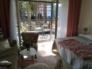 Postel nebo postele na pokoji v ubytování Baltic Park Kryształowy apartament