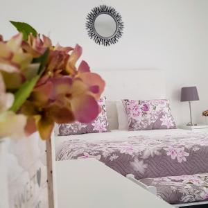 a living room with a couch and a mirror at Old Dream in Nazaré
