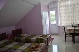 Ein Bett oder Betten in einem Zimmer der Unterkunft Alex's Cosy Guesthouse